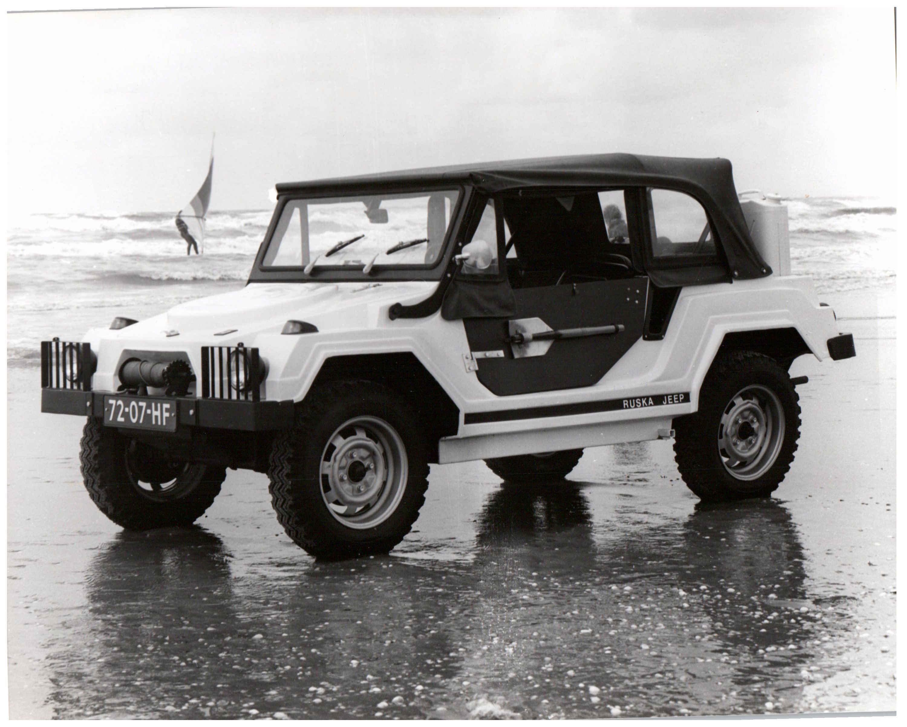 Fotos do Ruska Jeep, veículos da Gurgel exportados para a Holanda.