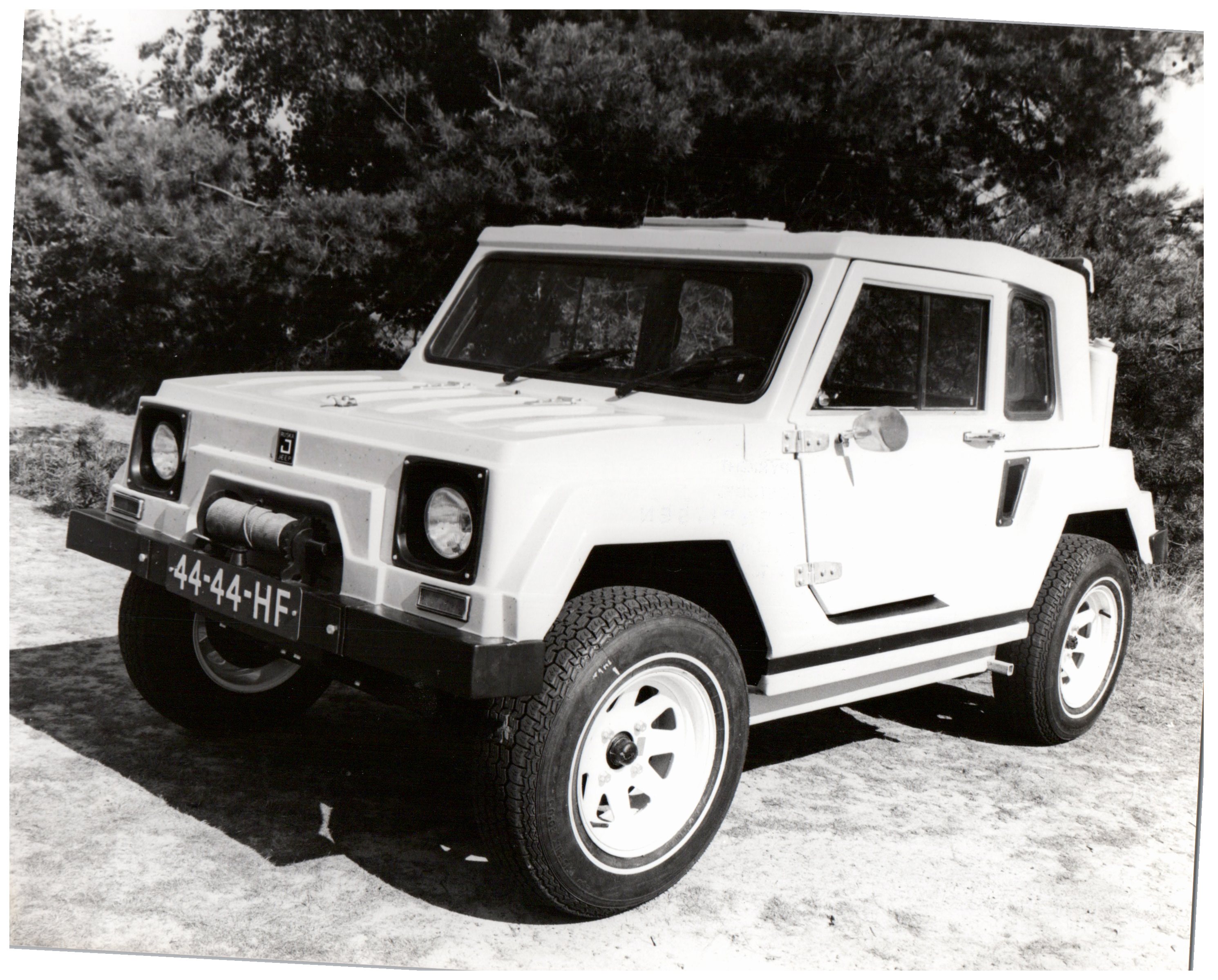 Fotos do Ruska Jeep, veículos da Gurgel exportados para a Holanda.